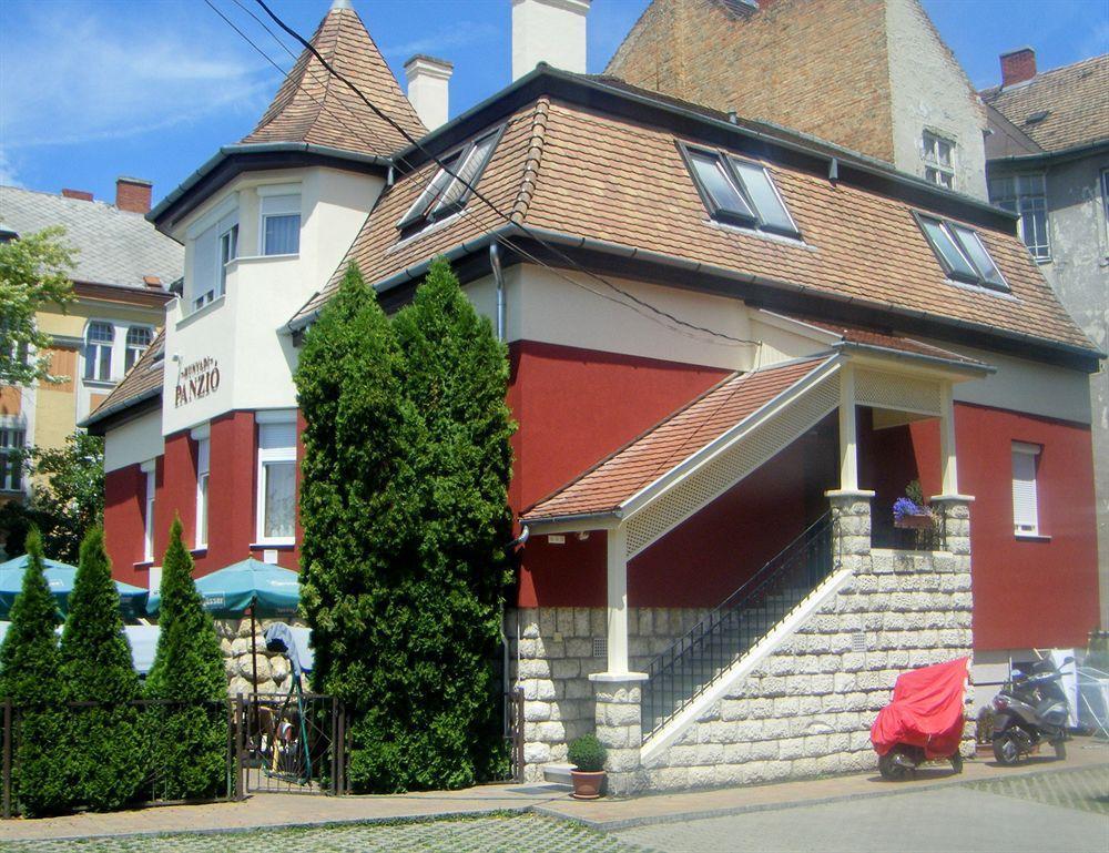 Hunyadi Bed & Breakfast Gyor Exterior photo